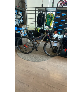 Bicicleta OGGI 7.2 TAM: 15 SEMI NOVA