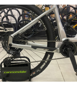 Bicicleta Elétrica Oggi 8.2 2025 - Tamanho M-17" - Semi Nova