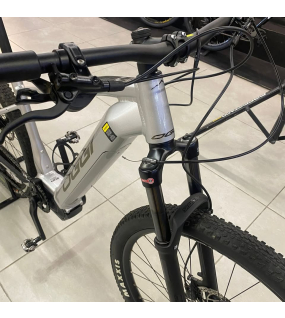 Bicicleta Elétrica Oggi 8.2 2025 - Tamanho L-19" - Semi Nova