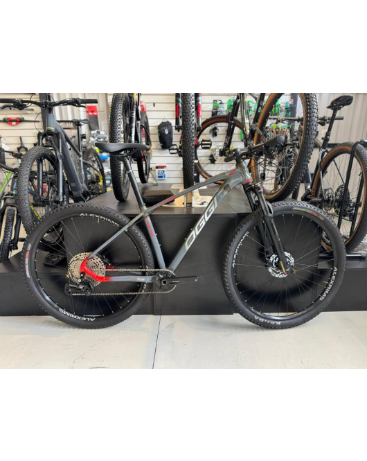 Bicicleta Oggi 7.2 2024 - Tamanho M-17" - Semi Nova