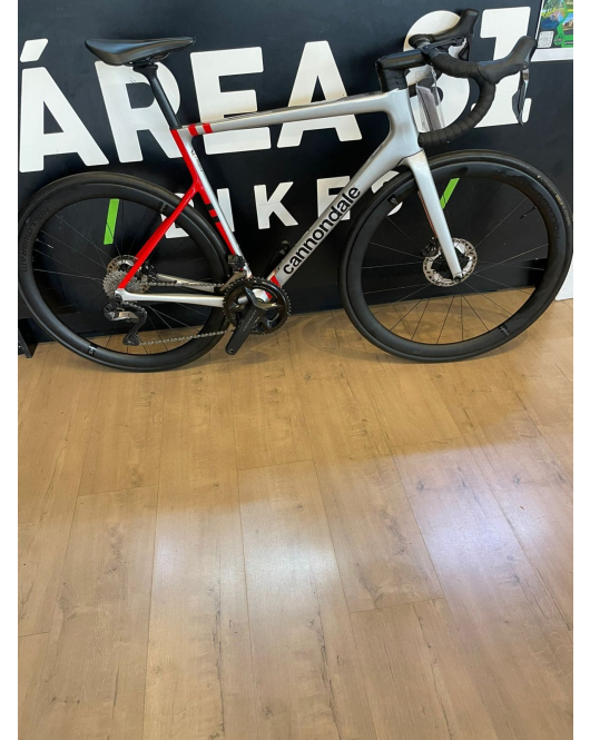 Bicicleta Cannondale Carbon – UlTEGRA R700- Prateado/Vermelho TAM L (56) Bicicleta Cannondale Carbon – UlTEGRA R700- Prateado/Vermelho TAM L (56)