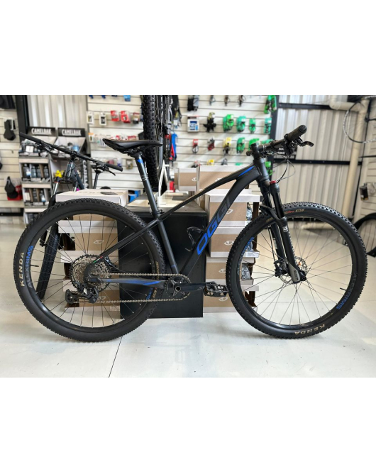 Bicicleta Oggi Big Wheel 7.4 2021 - S - 15'' - Semi Nova