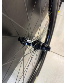 Par de Rodas em Carbono + Pneu Maxxis - Semi Nova