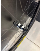 Par de Rodas em Carbono + Pneu Maxxis - Semi Nova