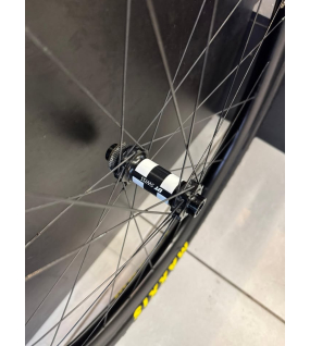 Par de Rodas em Carbono + Pneu Maxxis - Semi Nova