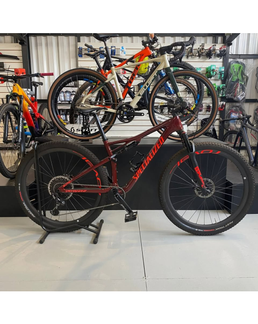 Bicicleta Epic Expert Carbon 2020 Tamanho M-17" - ZERO KM! Bicicleta Epic Expert Carbon 2020 Tamanho M-17" - ZERO KM!